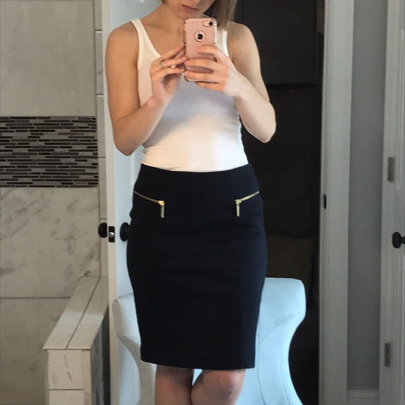 Michael Kors Navy skirt - Picture 4 of 4